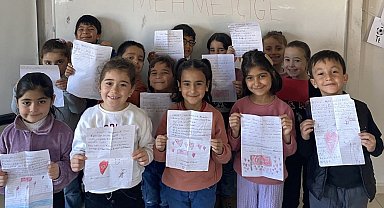 Minik öğrencilerden duygulandıran ziyaret