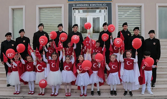 Minik öğrencilerden Jandarma Komutanlığı'na anlamlı ziyaret