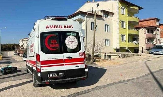 Motosiklet otobüse çarptı, sürücüsü yaralandı