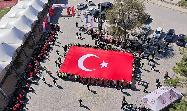 Motosikletçiler Ertuğrul Gazi Türbesi'nden aldıkları toprağı Çanakkale'ye götürmek üzere yola çıktı