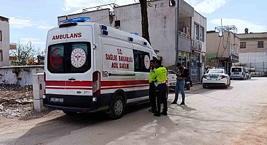 Motosikletin çarptığı yaya yaralandı