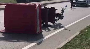 Motosikletle, otomobil çarpıştı: 1 ölü, 1 ağır yaralı