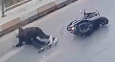 Motosikletteki 2 kişi metrelerce sürüklendi