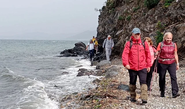 Mudanya'da doğa gönüllüleri şehitler anısına yürüdü