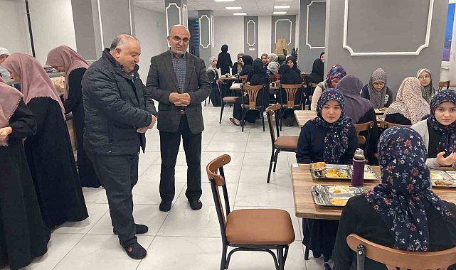 Müftü İmamoğlu, kız öğrencilerle iftarda buluştu