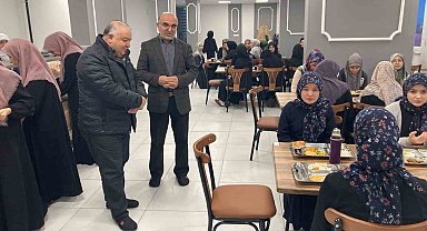 Müftü İmamoğlu, kız öğrencilerle iftarda buluştu