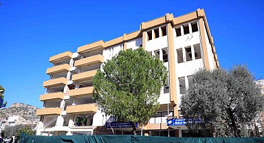 Muğla Büyükşehir 1 No'lu hizmet binasının yıkımına başladı
