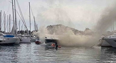 Muğla Büyükşehir Acil Müdahale Teknesi'nden yat yangınına hızlı müdahale