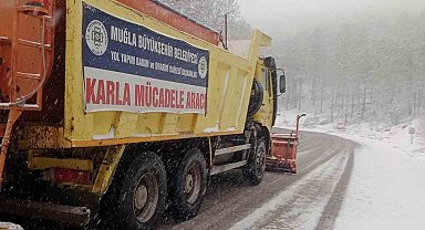 Muğla Büyükşehir ekiplerinden kar mücadelesi