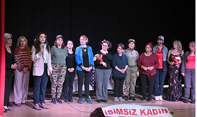 Muratpaşa'da Kadının Gücü Tiyatro Topluluğu 'Kimim Ben' dedi