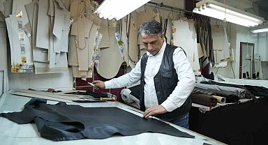 Muş'un 38 yıllık ustası, yıpranan deri montları ilk günkü haline döndürüyor