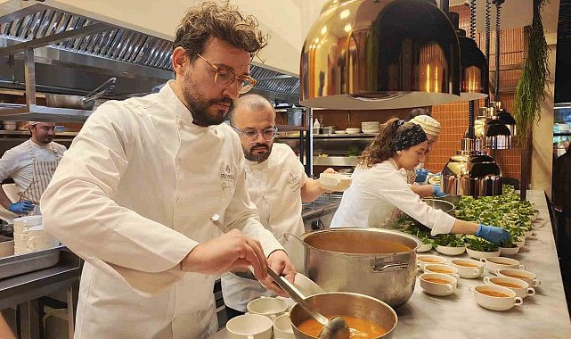 Mustafa Varank ve İtalyan şef Danilo, koruma altındaki çocuklarla iftarda buluştu