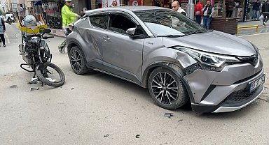 Müşteriye ait araçla kaza yapan otoparkçı, ehliyetsiz çıktı: Kaza anı kamerada