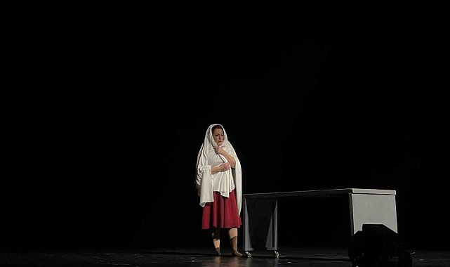 Nazan Kesal, Maltepe'de sahne aldı