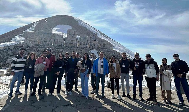 Nemrut Dağı'nın bu yılki ilk misafirleri rehberler oldu
