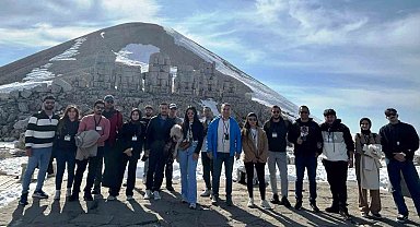 Nemrut Dağı'nın bu yılki ilk misafirleri rehberler oldu