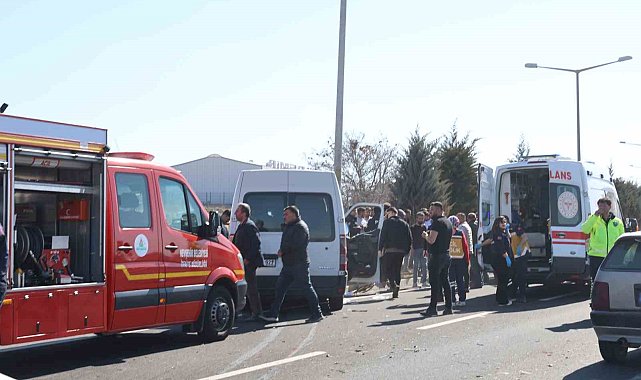 Nevşehir'de minibüs tıra arkadan çarptı: 1 ölü