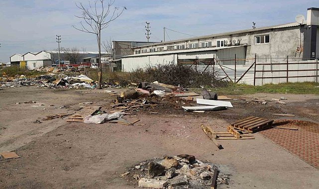 Nilüfer'de görüntü kirliliğine neden olan çadırlar kaldırıldı