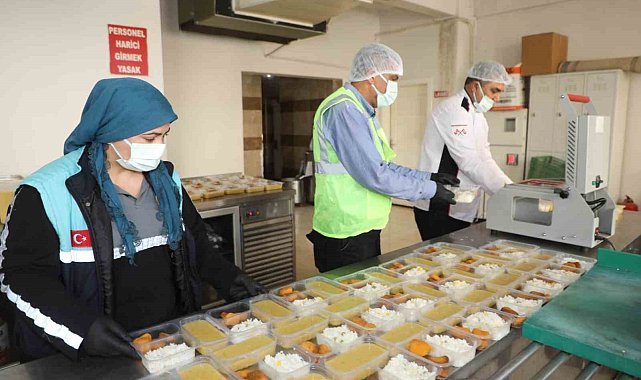 Nizip Belediyesi'nden Ramazan ayında gönüllere dokunan iyilik sofrası