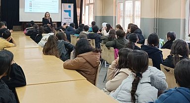 Öğrencilere meslek seçiminin önemi anlatıldı