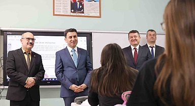 Öğrencilerle bir araya gelerek eğitime verilen önemin altı çizildi