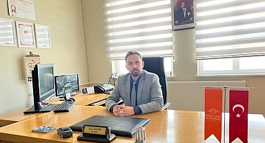 Okul zilinden rahatsız oldu, müdürün boğazını kesti