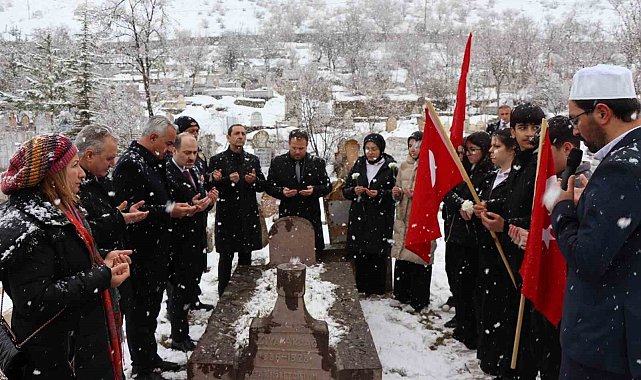 Oltulu Yusuf Ziya Bey mezarı başında anıldı