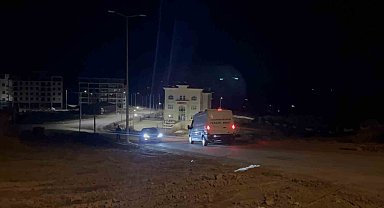 Ölü bulunan öğretmenin cenazesi Adli Tıp Kurumuna kaldırıldı