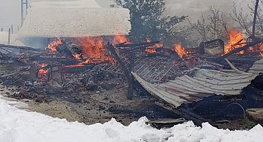 Ordu'da ahşap ev küle döndü, ev sakinleri son anda kurtuldu
