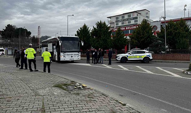 Ordu'da arızalanan otobüs yol ortasında kaldı, yolcular başka bir otobüse taşındı
