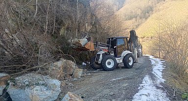 Ordu'da eriyen karların neden olduğu heyelanlara müdahale