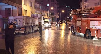 Ordu'da metruk binada yakılan ateş itfaiyeyi alarma geçirdi
