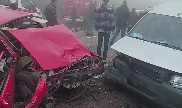 Ordu'da yoğun siste iki araç kafa kafaya çarpıştı: 3'ü ağır 5 yaralı