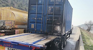 Osmaniye'de seyir halindeki tırın dorsesi yandı