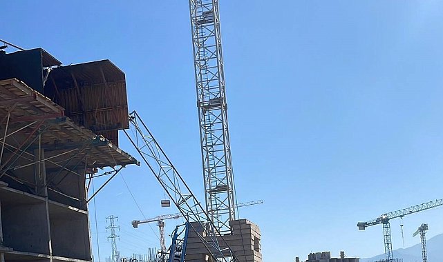Osmaniye'de vinç devrildi: 1 ölü