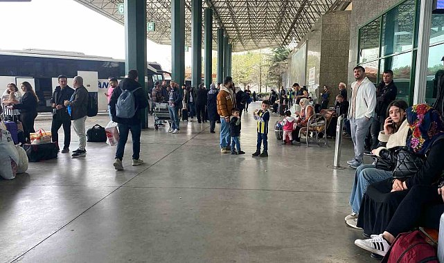 Otogarda bayram tatili hareketliliği