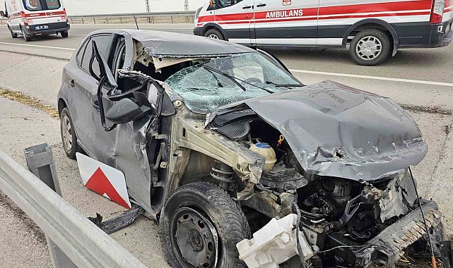 Otomobil kamyona arkadan çarptı: 3 yaralı