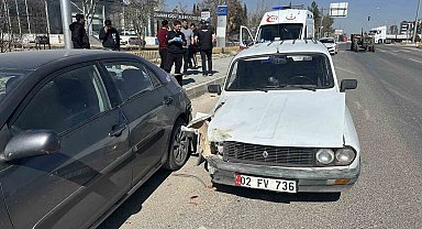 Otomobil park halindeki araca çarptı: 1 yaralı