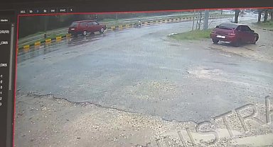 Otomobilin öğretmene çarpma anı güvenlik kamerasında