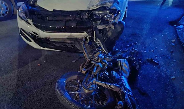 Otomobille çarpışan motosikletin sürücüsü yaralandı