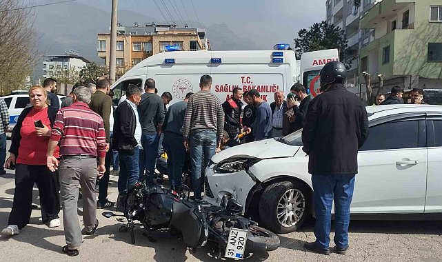 Otomobille çarpışan motosikletin sürücüsü yaralandı
