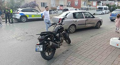 Otomobille çarpışan motosikletin sürücüsü yaralandı