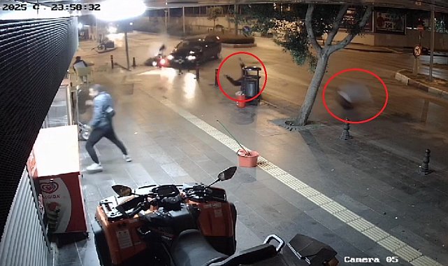 Otomobille çarpışan motosikletteki 2 kişi havaya uçup metrelerce sürüklendi