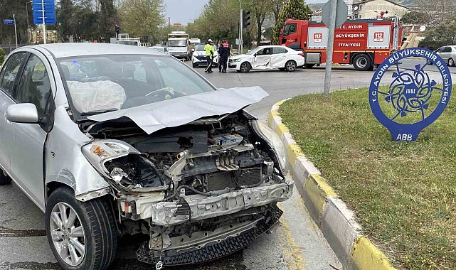 Otomobiller kavşakta çarpıştı: 1 yaralı