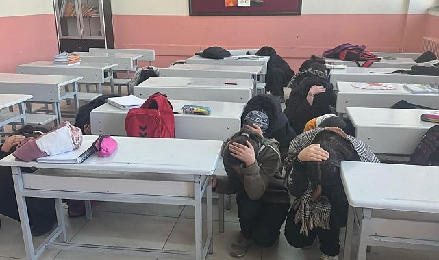 Özalp'teki tüm okullarda deprem tatbikatı yapıldı