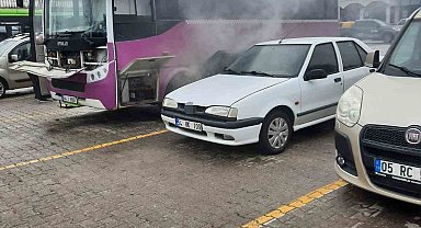 Park halindeki özel halk otobüsü yandı