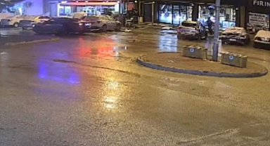 Park halindeyken aniden hareket eden araç yayaya çarptı: 1 yaralı