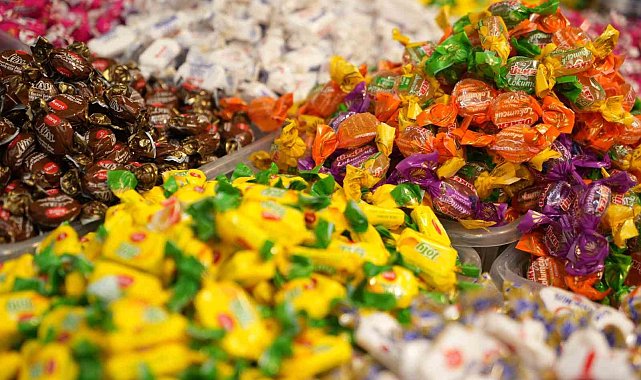 Pazar tezgahları bayram şekerleriyle renklendi