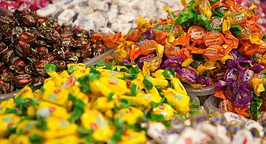 Pazar tezgahları bayram şekerleriyle renklendi