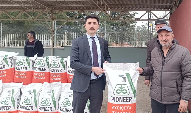 Pazaryeri'nde 79 çiftçiye yağlık ayçiçeği tohumu dağıtıldı